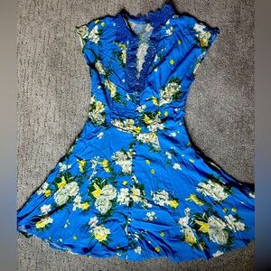 Free People Floral vintage button-up mini dress Size 6